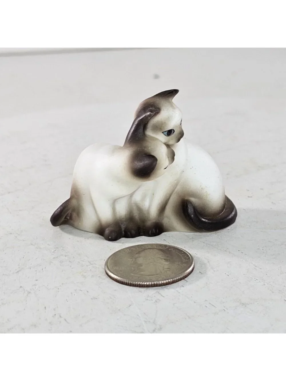 Vintage George Good Siamese Cats Cuddling Pair Miniature Figurine 1986 by Fabriz